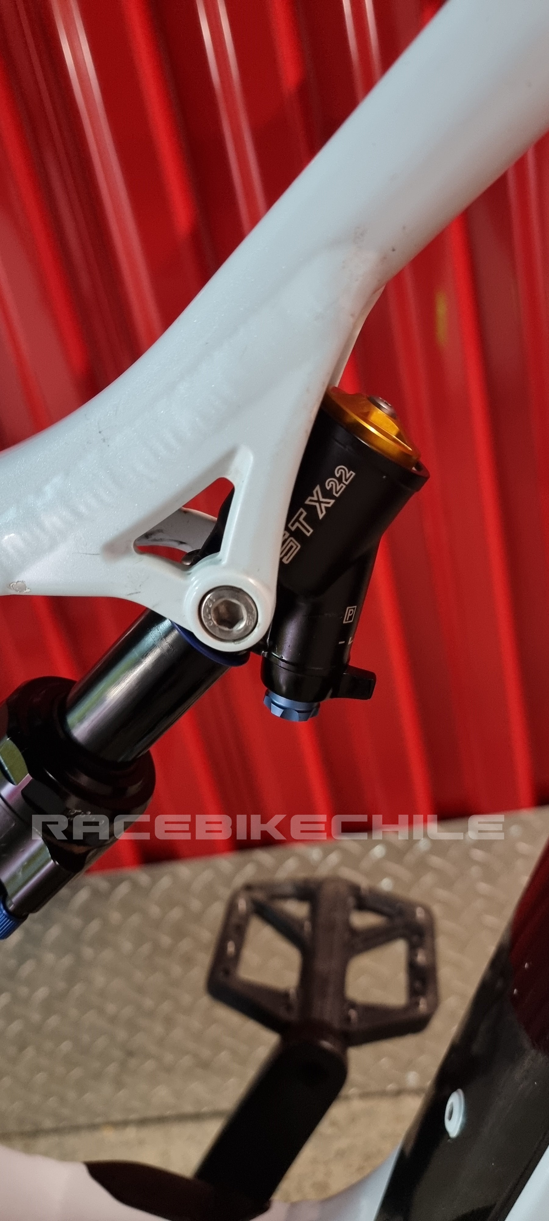 BICICLETA USADA SPECIALIZED TURBO LEVO 2018 6 FATTIE BLANCA TALLA L