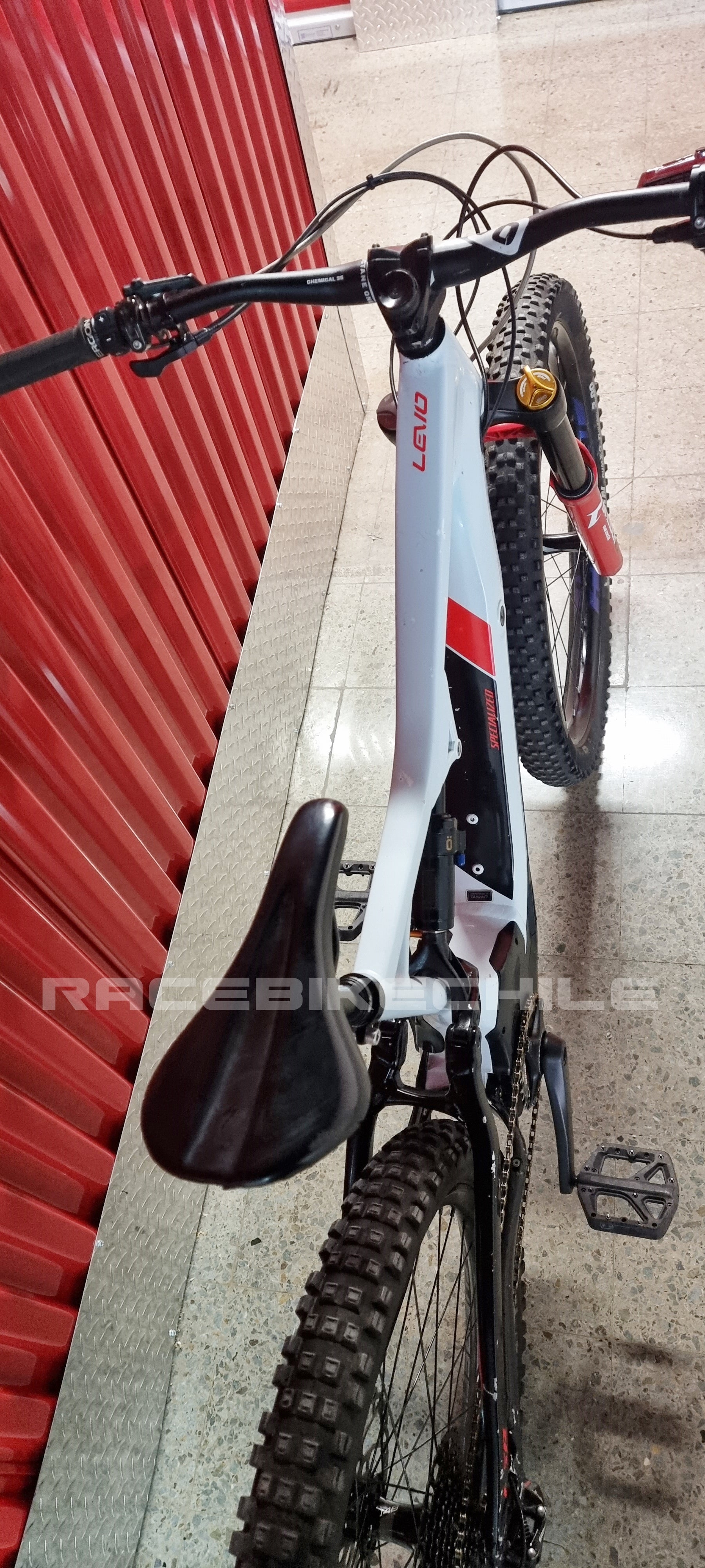 BICICLETA USADA SPECIALIZED TURBO LEVO 2018 6 FATTIE BLANCA TALLA L