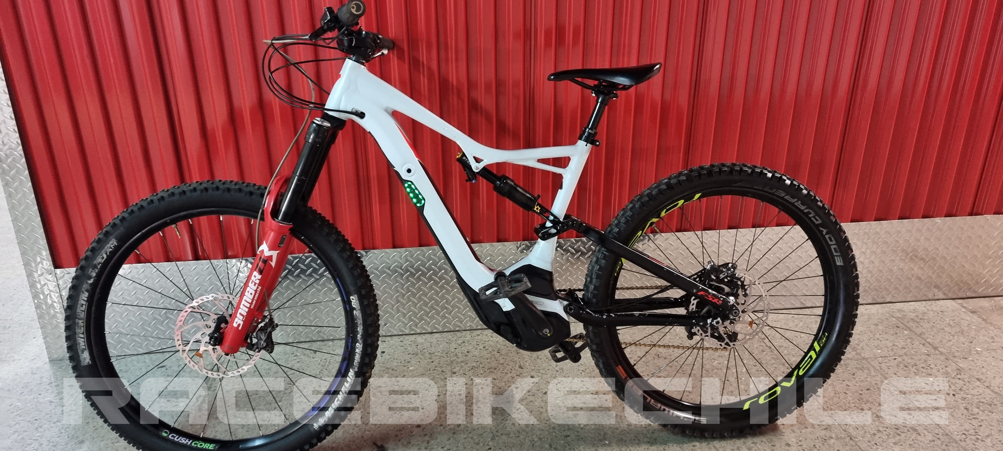 BICICLETA USADA SPECIALIZED TURBO LEVO 2018 6 FATTIE BLANCA TALLA L