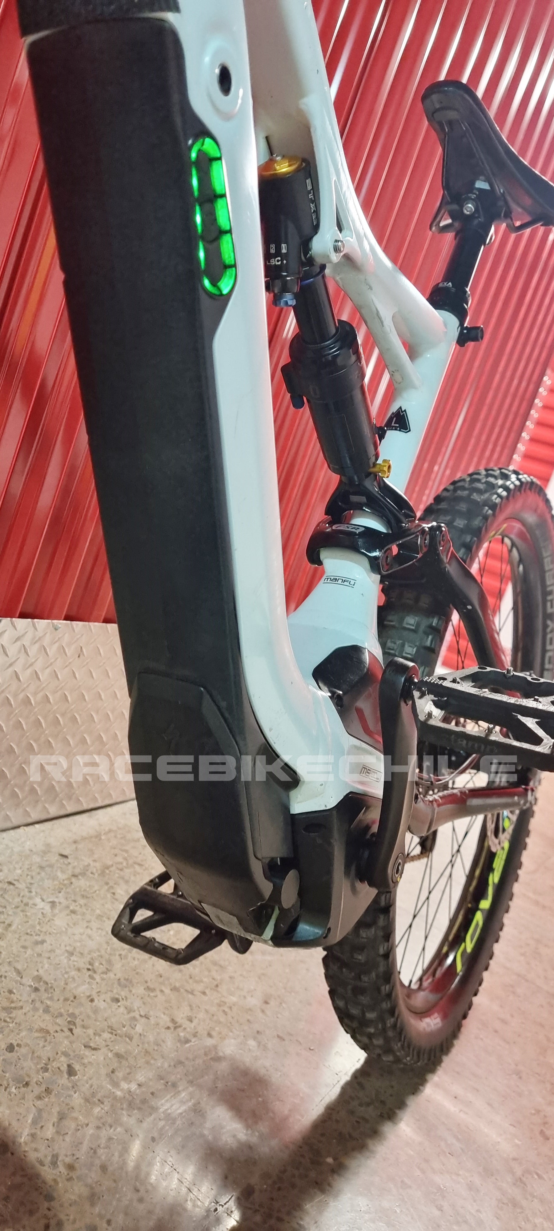 BICICLETA USADA SPECIALIZED TURBO LEVO 2018 6 FATTIE BLANCA TALLA L